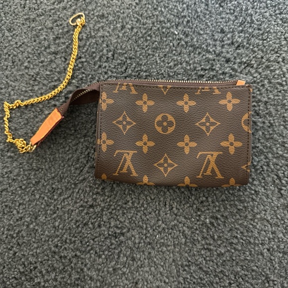 Louis Vuitton Brown Leather Key Holder - Picture 1 of 4